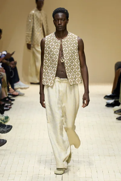 Look 76